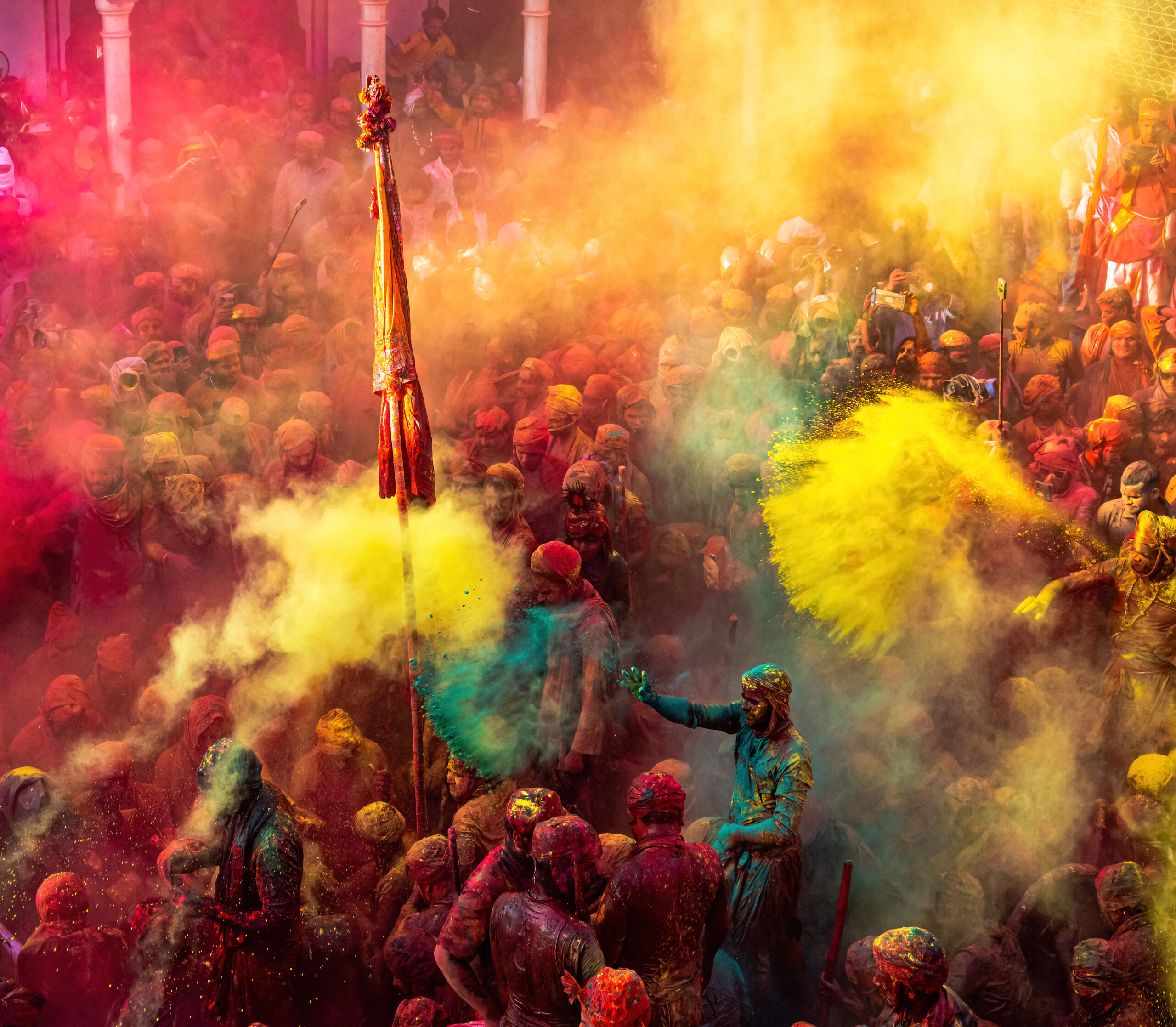 holi in uttar pradesh 2025