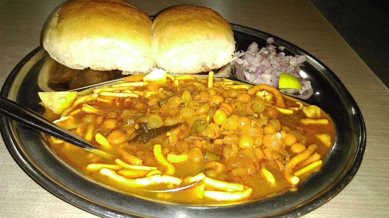Misal Pav: Maharashtra’s Spicy Breakfast Sensation