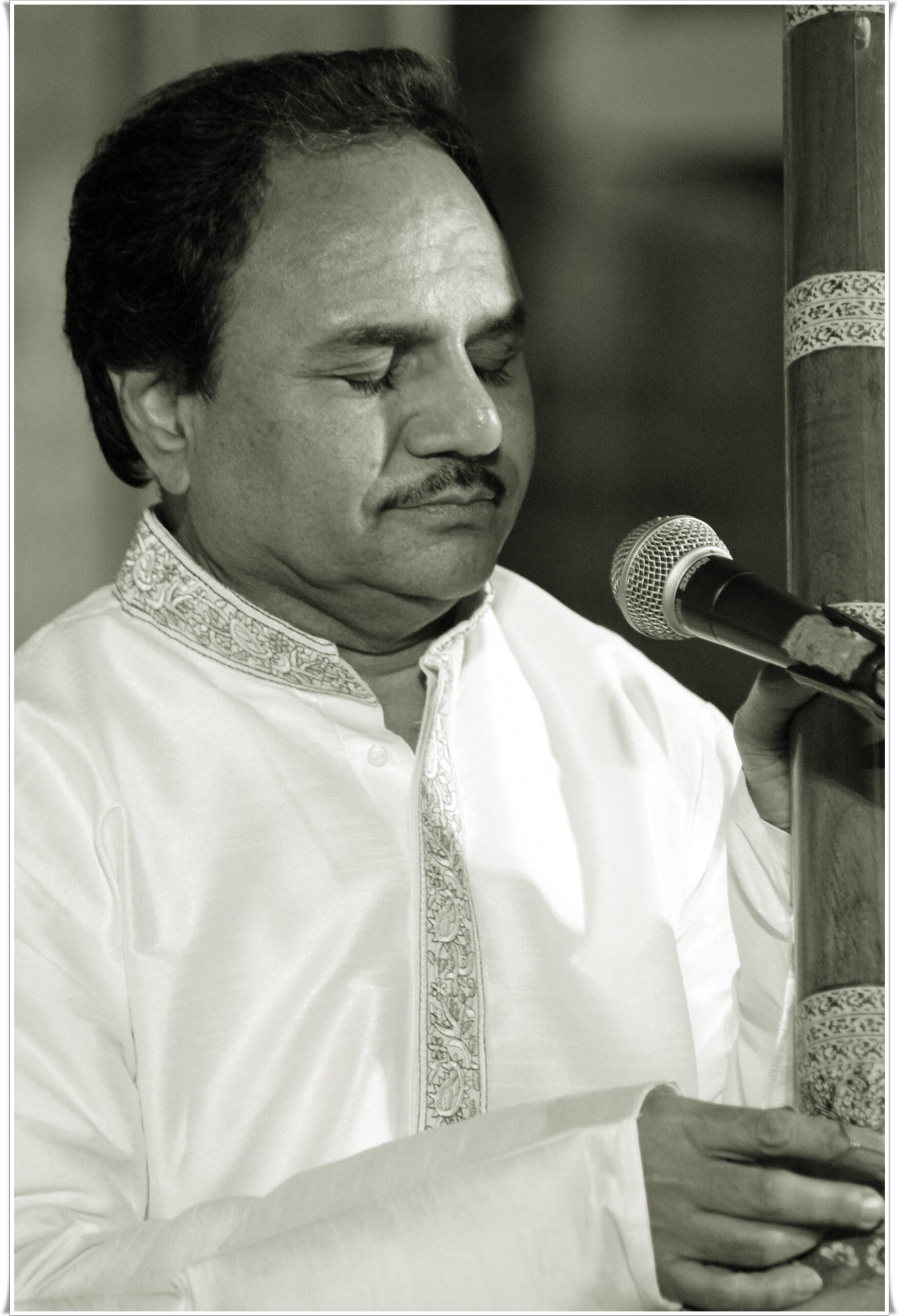 Hemant Chauhan: The Voice of Gujarati Devotion and Folk Heritage